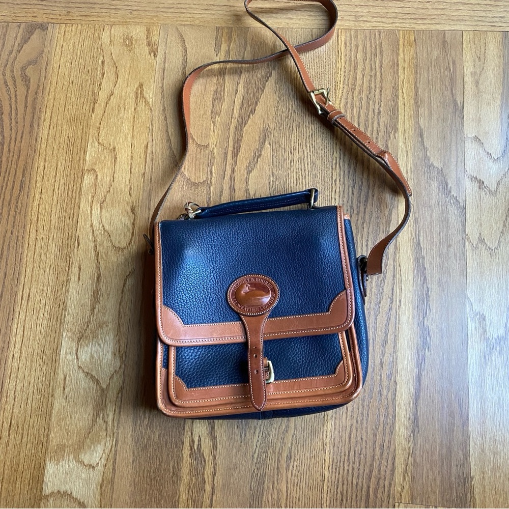 Vintage Dooney and Bourke All Weather Leather Surrey Crossbody in Navy